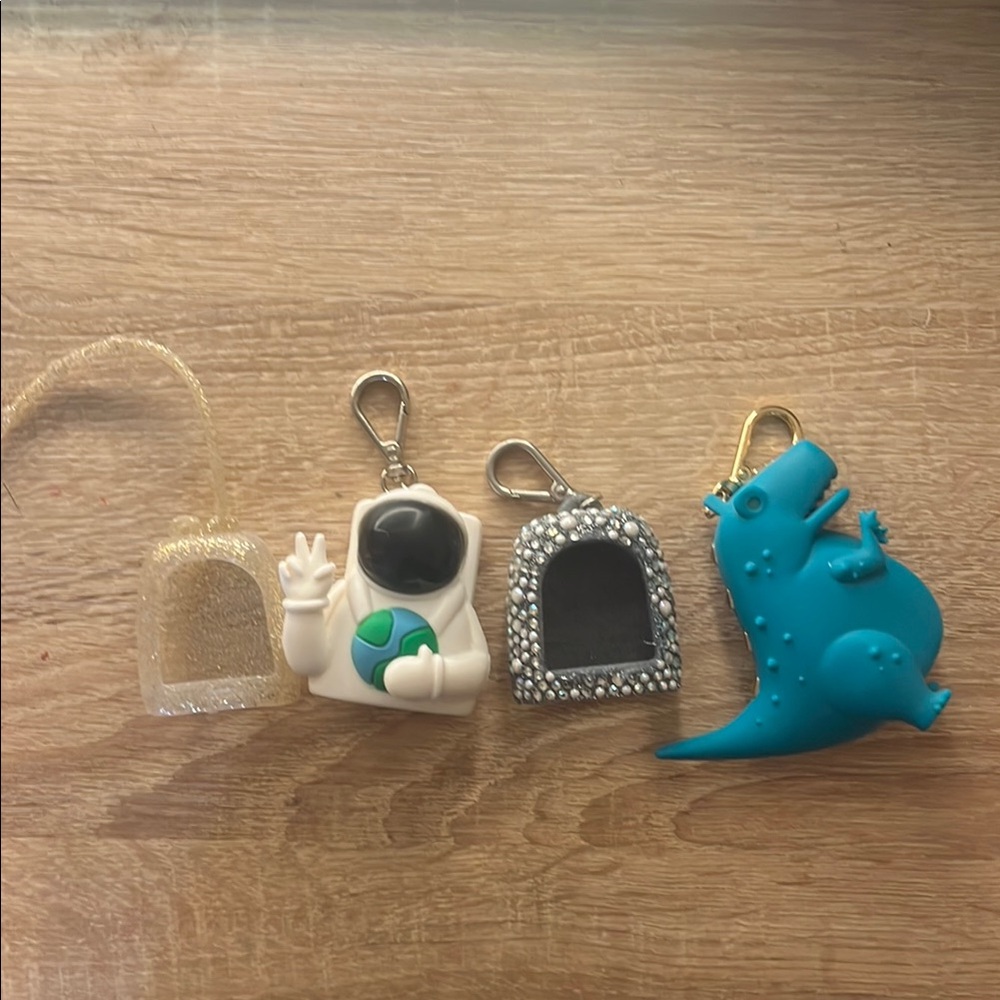 Bath & Body Works hand sanitizer holder! 4 pack